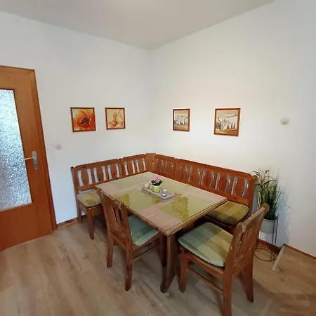 Ferienwohnung-am-kirchplatz Apartment